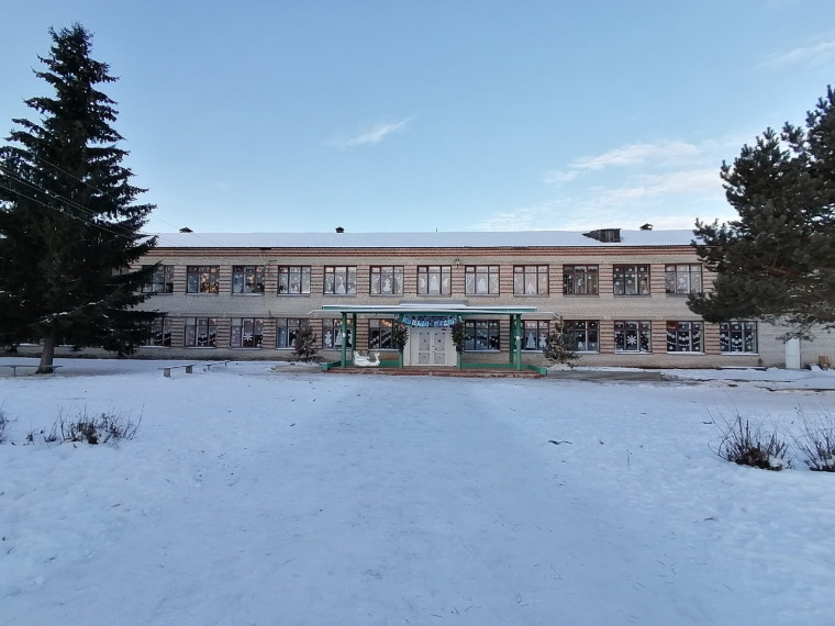 "Украшение фасада школы".